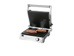 Grelhador 3 em 1 SILVERCREST com dois bifes a grelhar e a libertar vapor.