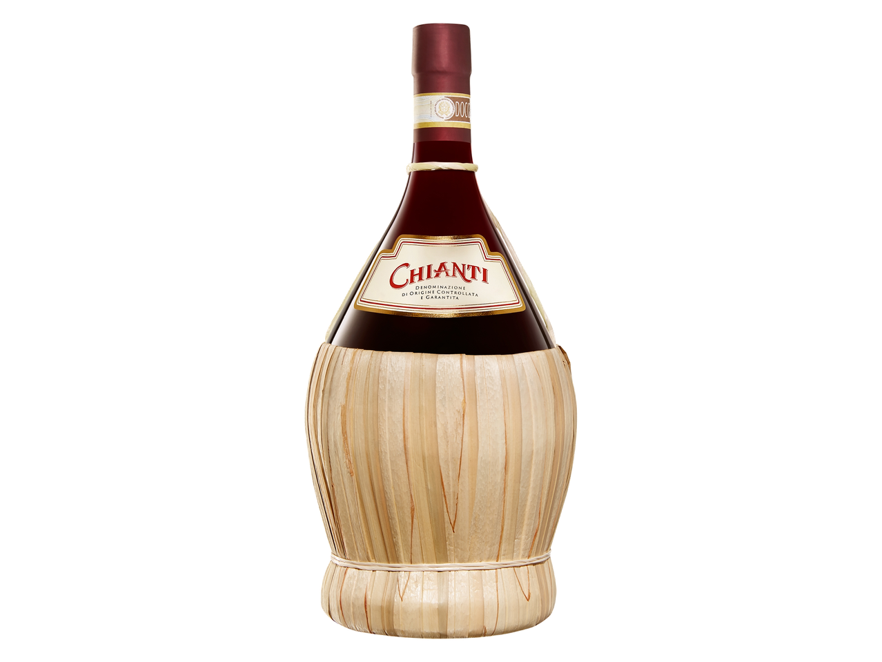 Bouteille de vin Chianti avec une base en paille tressée sur fond noir.