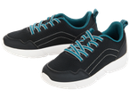 Deux baskets de sport noires avec des lacets et des détails turquoise.