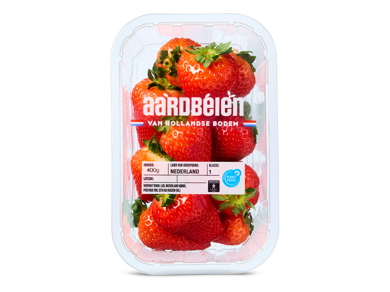 Een doorzichtige plastic bak met aardbeien, met een etiket dat de herkomst en het gewicht aangeeft.