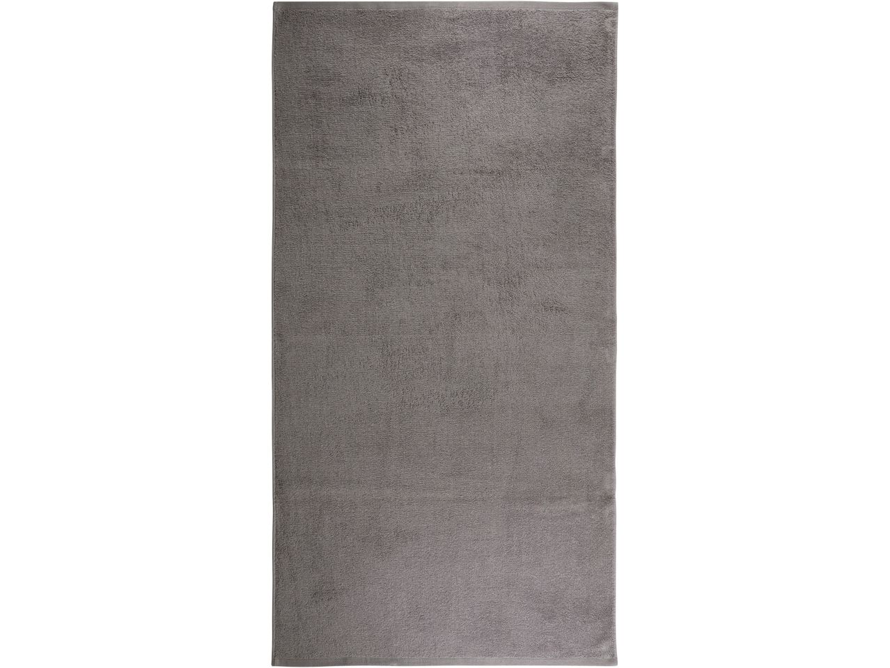 Asciugamano da bagno grigio scuro.