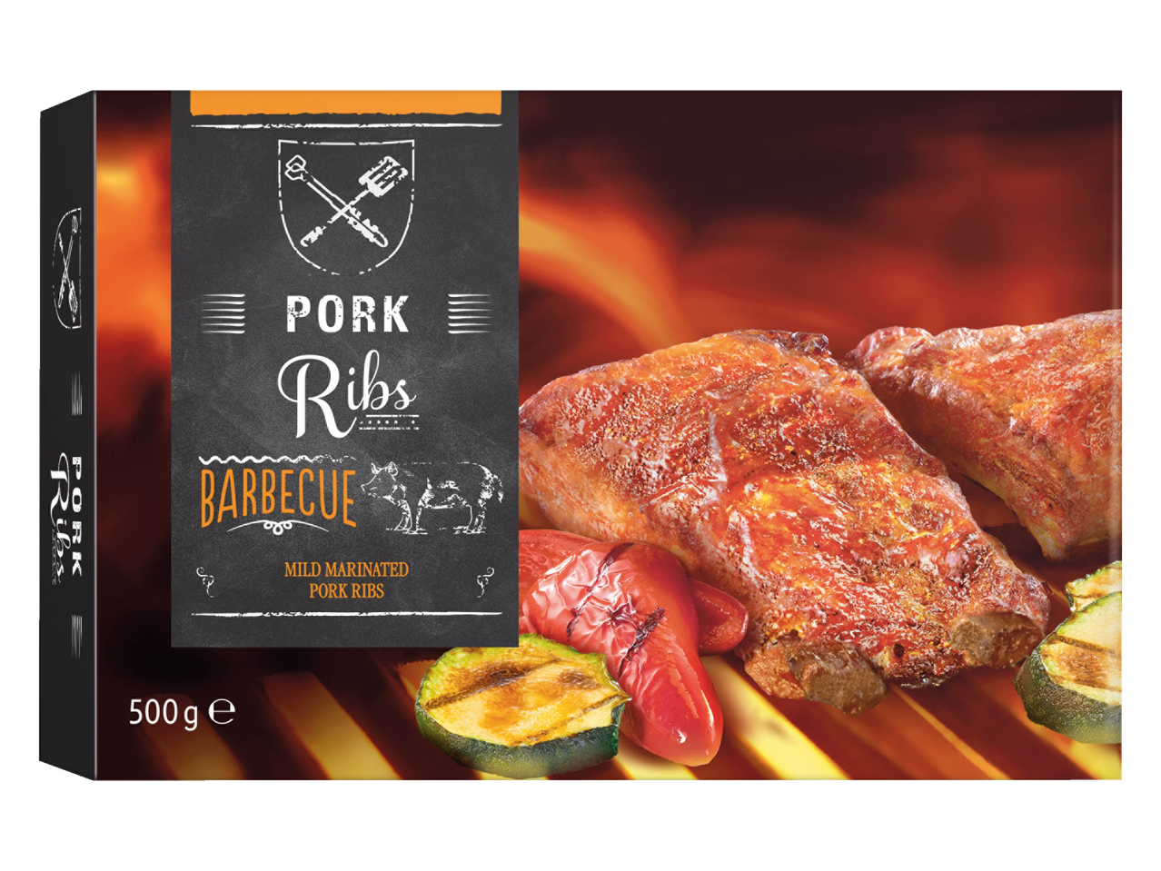 Emballage de travers de porc Culinea avec des côtes de porc marinées et des légumes grillés sur un barbecue.