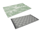 Zwei rechteckige Teppiche: einer mit grünem Palmenblattmuster, der andere mit grau-weißem Rautenmuster.