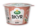 Arla Skyr Airy jordbæryoghurt i en 128g beholder.