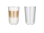 Duplafalú üvegpohár latte macchiatóval és egy üres duplafalú üvegpohár.