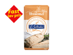 En pose hvedemel med et billede af brød og teksten 'Fast lav pris'.