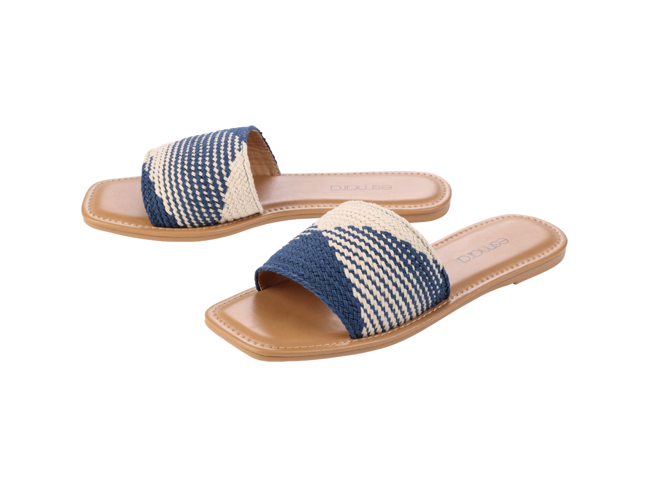 Esmeralda blauwe en witte gevlochten sandalen.