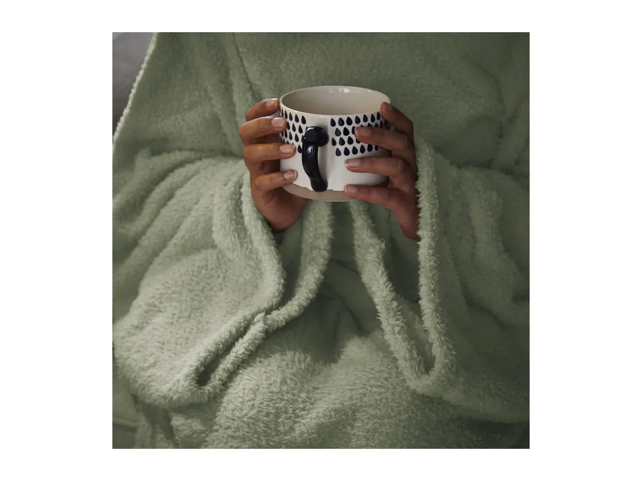 Go to full screen view: Silentnight Snugsie Wearable Blanket - Image 11