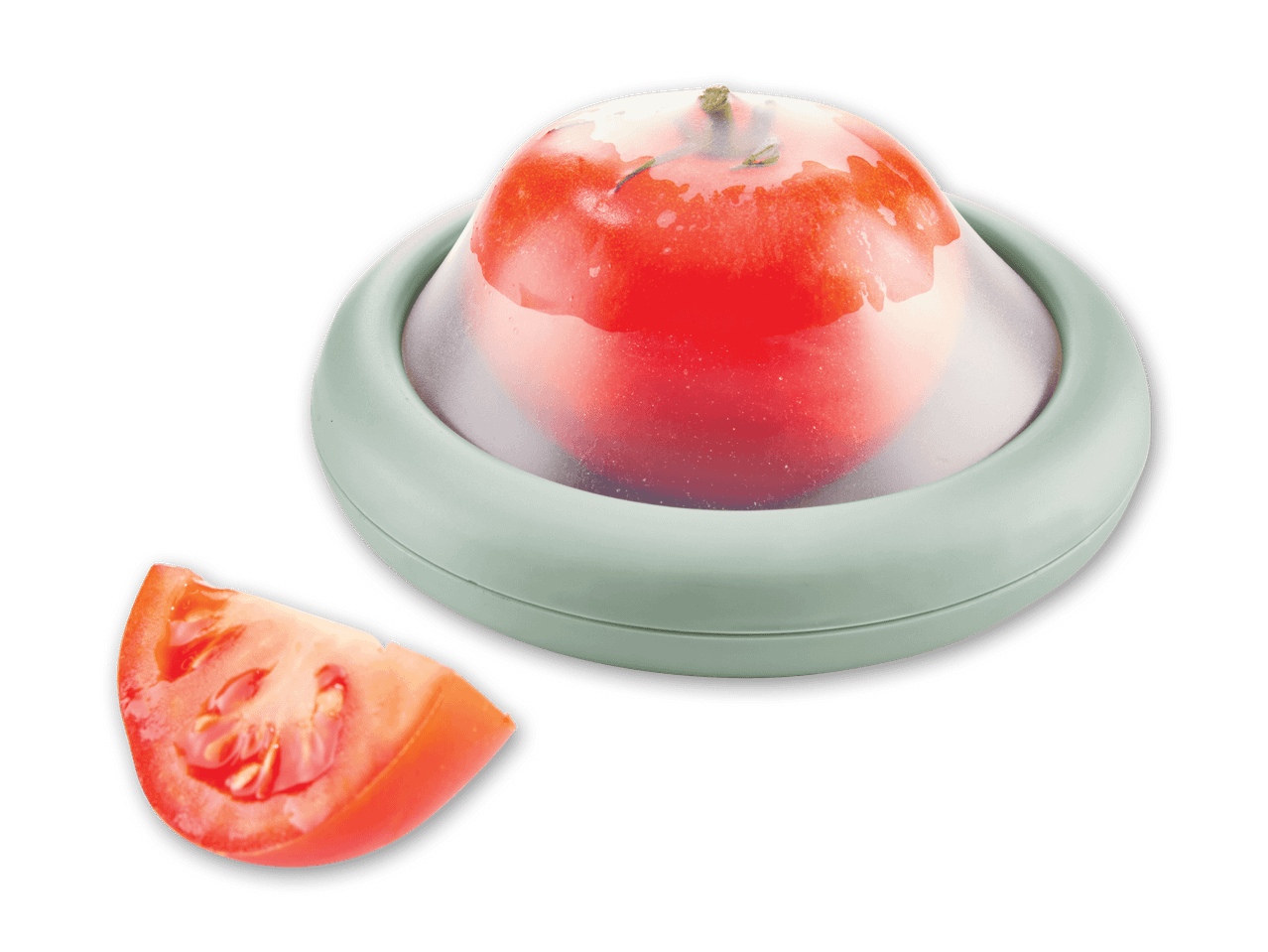 Eine Tomate unter einer grünen, silikonartigen Abdeckung und ein Tomatenscheibenstück daneben.