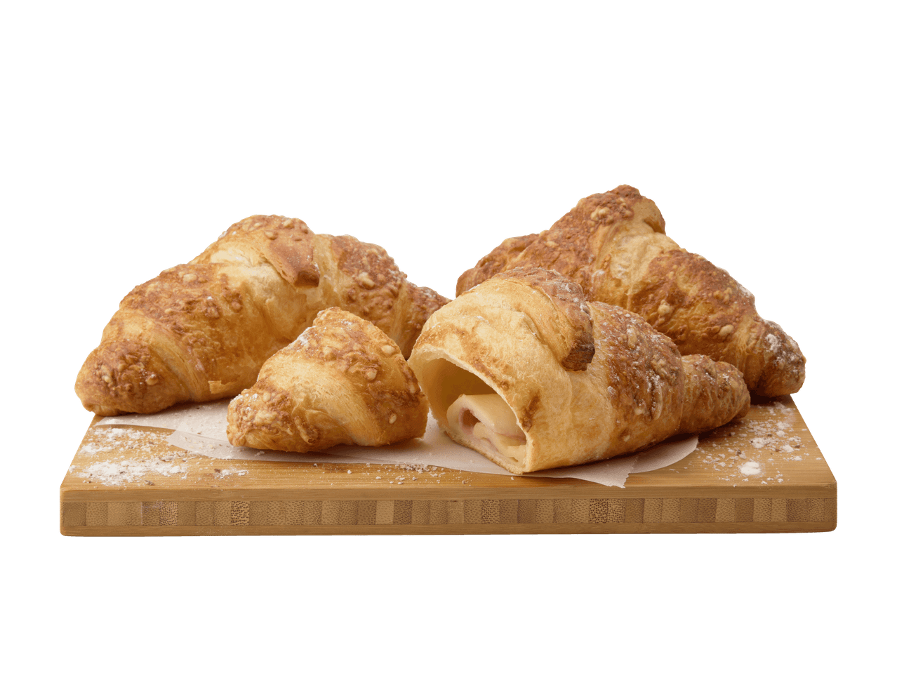 Trois croissants dorés au fromage sur une serviette blanche