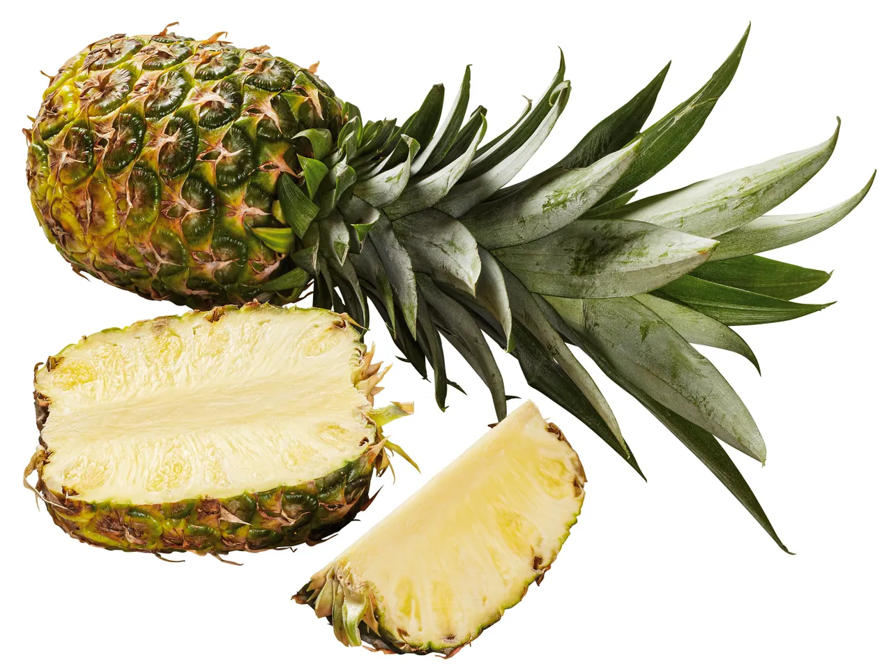 Eine ganze Ananas, eine Hälfte und ein Stück Ananas.