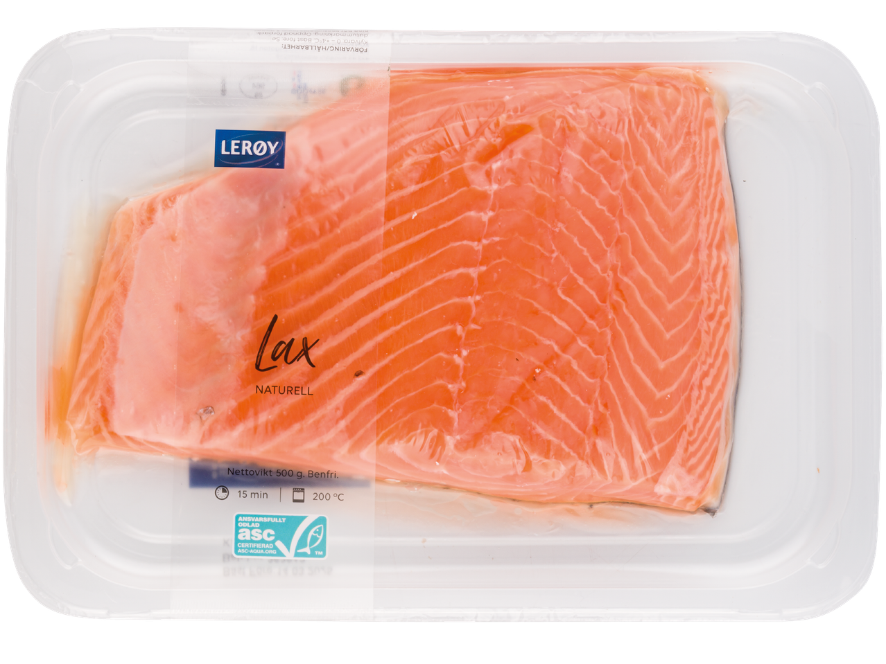 En färsk laxfilé i en plastförpackning.