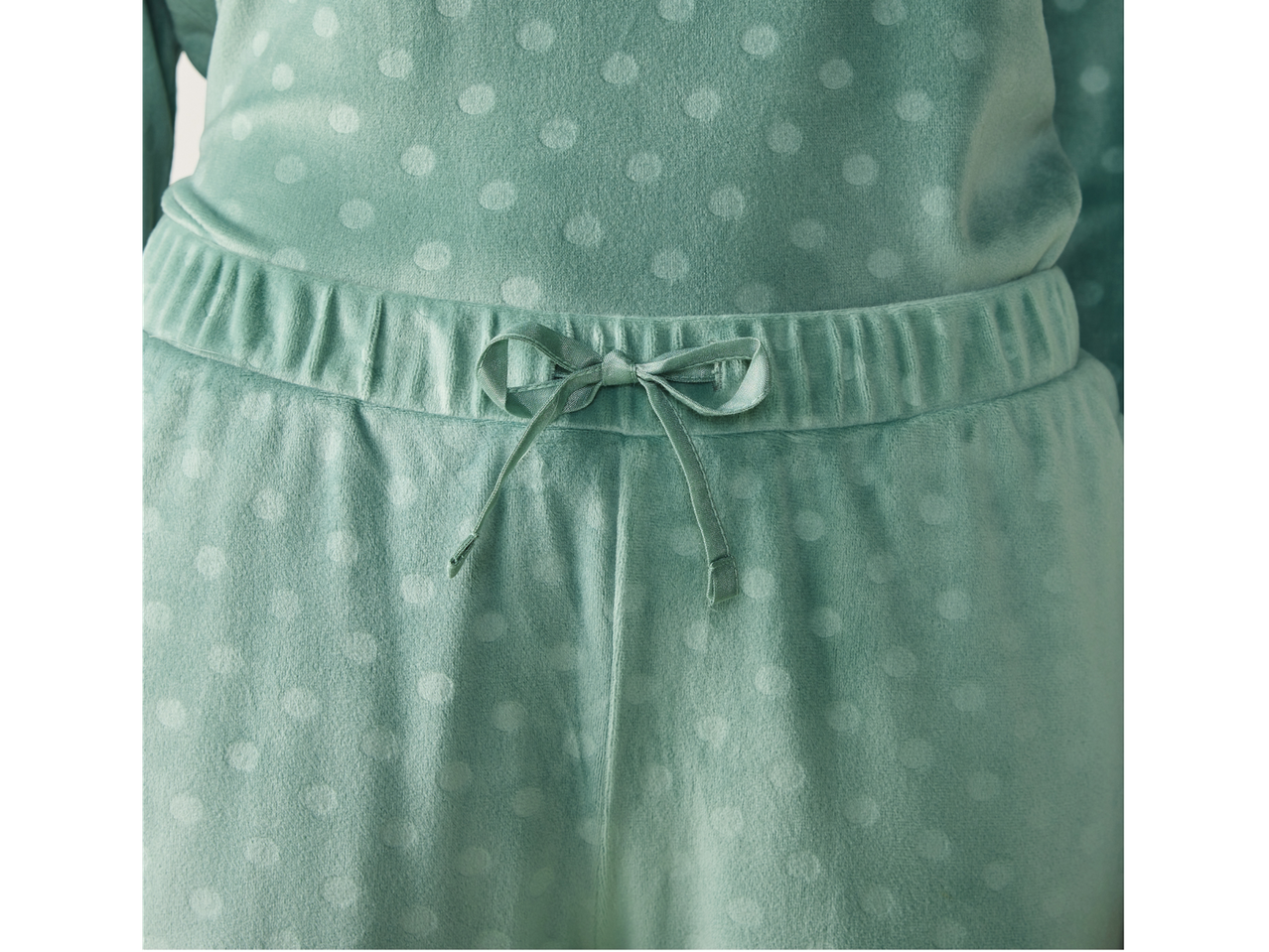 Pijama de damă din velur, verde mentă, cu buline și șnur în talie.