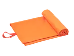Toalha de microfibra CRIVIT laranja, aprox. 80 x 60 cm, parcialmente enrolada