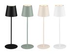 Fire gulvlamper i sort, grøn, beige og hvid med kegleformede skærme og runde baser.