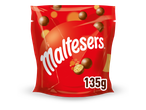 Rode zak met chocoladebolletjes en de tekst '135g'.