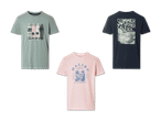 Drei Herren-T-Shirts mit verschiedenen Motiven.