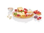 Piatto girevole in bambù con formaggi, salumi e frutta