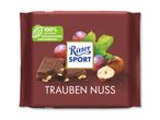 Mørk chokolade med hasselnødder og rosiner, med et grønt mærke for 100% certificeret bæredygtig kakao.