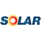 SOLAR feliratú logó, a „O” betű napot formáz, a többi betű napelem mintázatú.