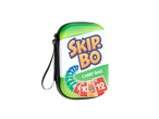 Skip-Bo kandekott mängukaartidele, Skip-Bo logo ja värviliste kaartidega.