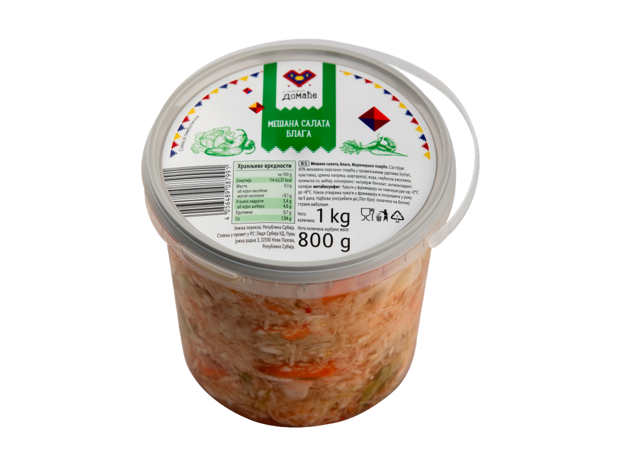 Kanta mešane salate sa kupusom, šargarepom i paprikom, sa etiketom na kojoj su navedeni sastojci i nutritivne vrednosti.