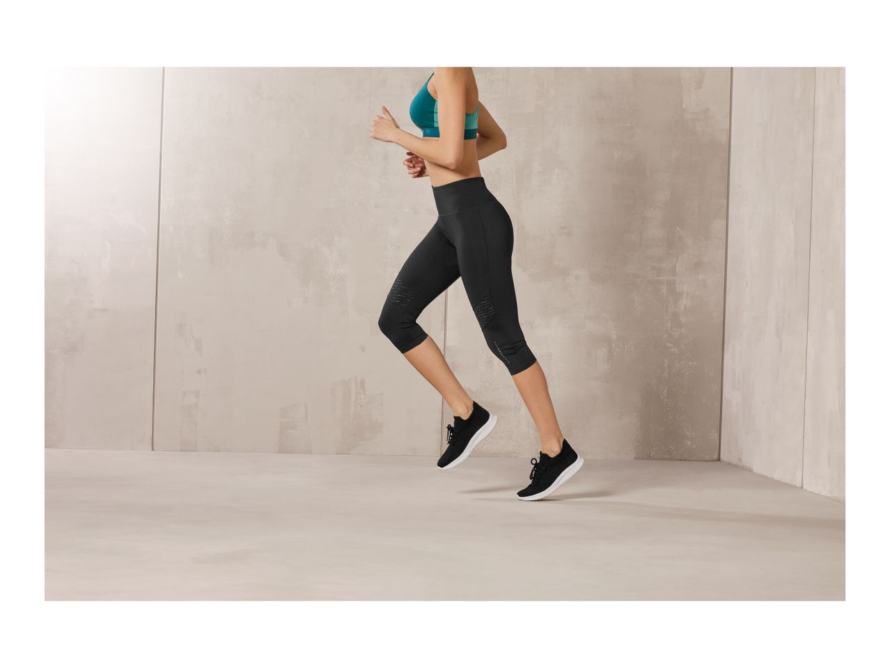 Go to full screen view: Crivit Ladies’ Cropped Sports Leggings - Image 8