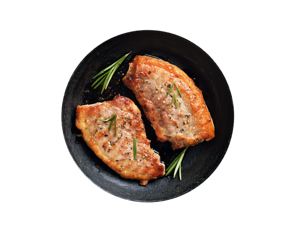 Kaks praetud lihatükki rosmariiniga mustal pannil