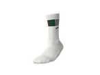 Meia de futebol branca com padrão listrado vermelho, verde e preto.