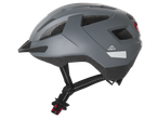 Сива велосипедна каска с червена задна светлина и черни презрамки.
