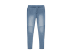 Hellblaue Jeansleggings mit Kniepolstern.