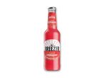 En rød flaske med en etiket, der siger 'Sweet Strawberry Flavoured Alcoholic Drink'.