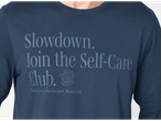 Pijama pentru adulți cu mesajul „Slowdown. Join the Self-Care Club.”