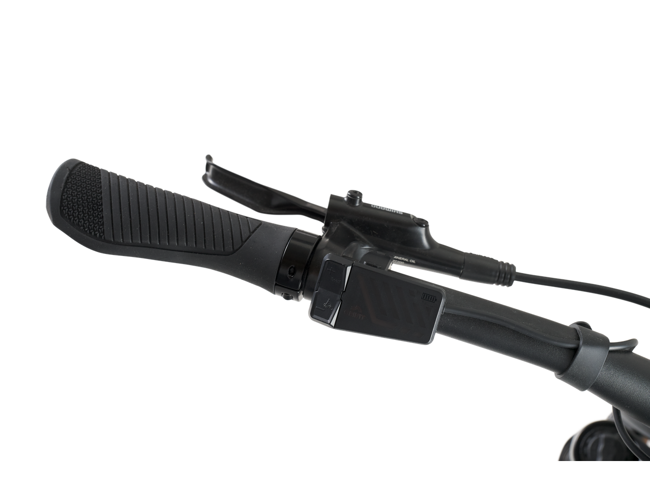 Ghidon de bicicletă electrică cu mâner, manetă de frână și panou de control.