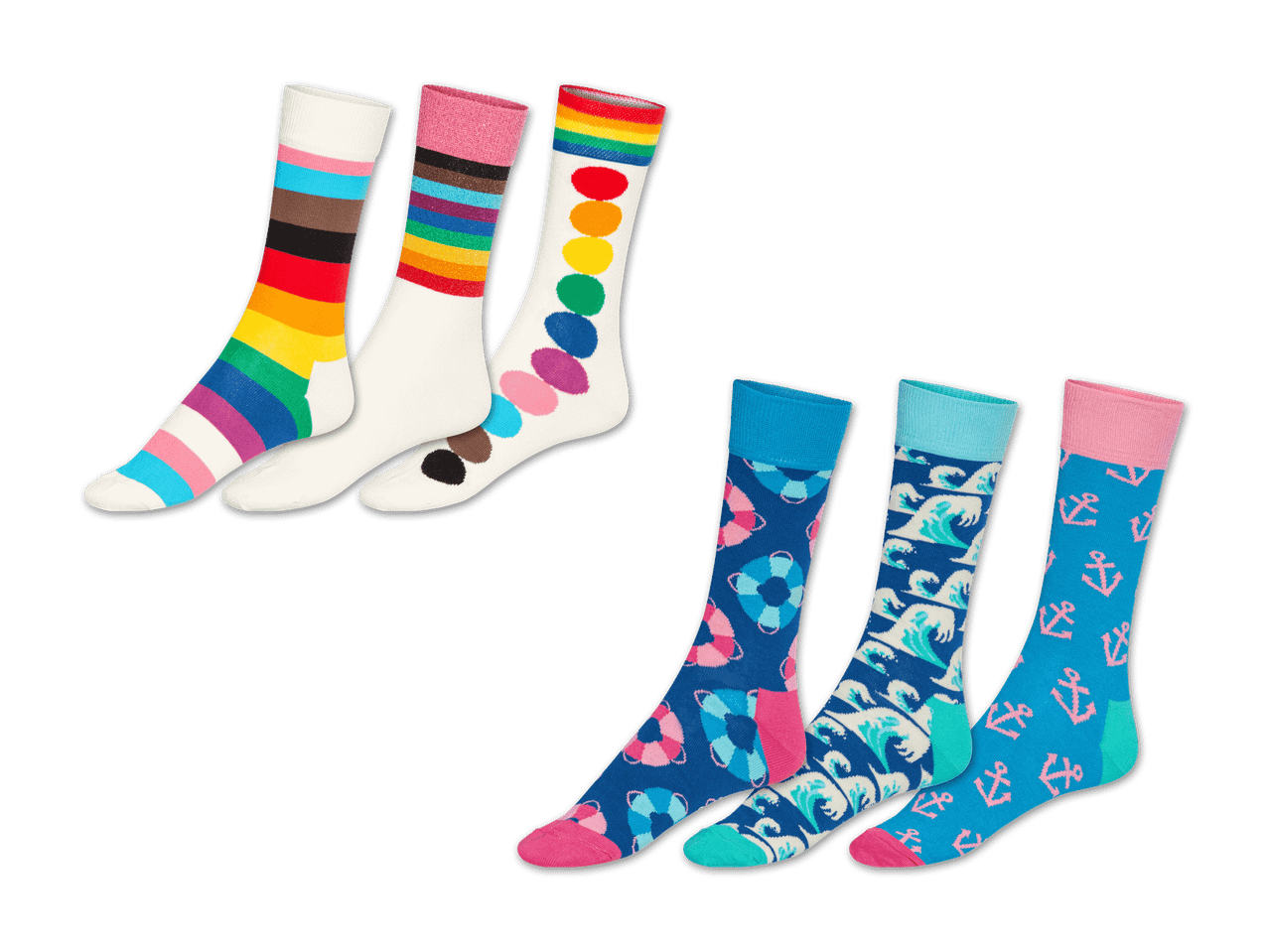 Sechs bunte Sockenpaare, drei mit Regenbogen- und drei mit Meeresmotiven.