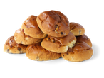 Een stapel zoete broodjes met rozijnen.