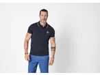 Man wearing a navy blue Esmara polo shirt with white trim and blue shorts.