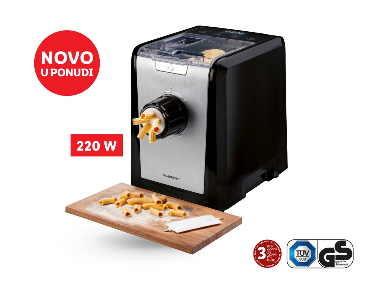 Novi električni stroj za tjesteninu s drvenom daskom za posluživanje.