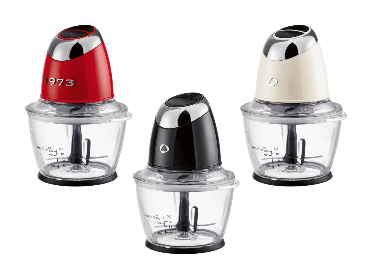 Trois hachoirs de cuisine en rouge, noir et crème avec des tasses à mesurer.