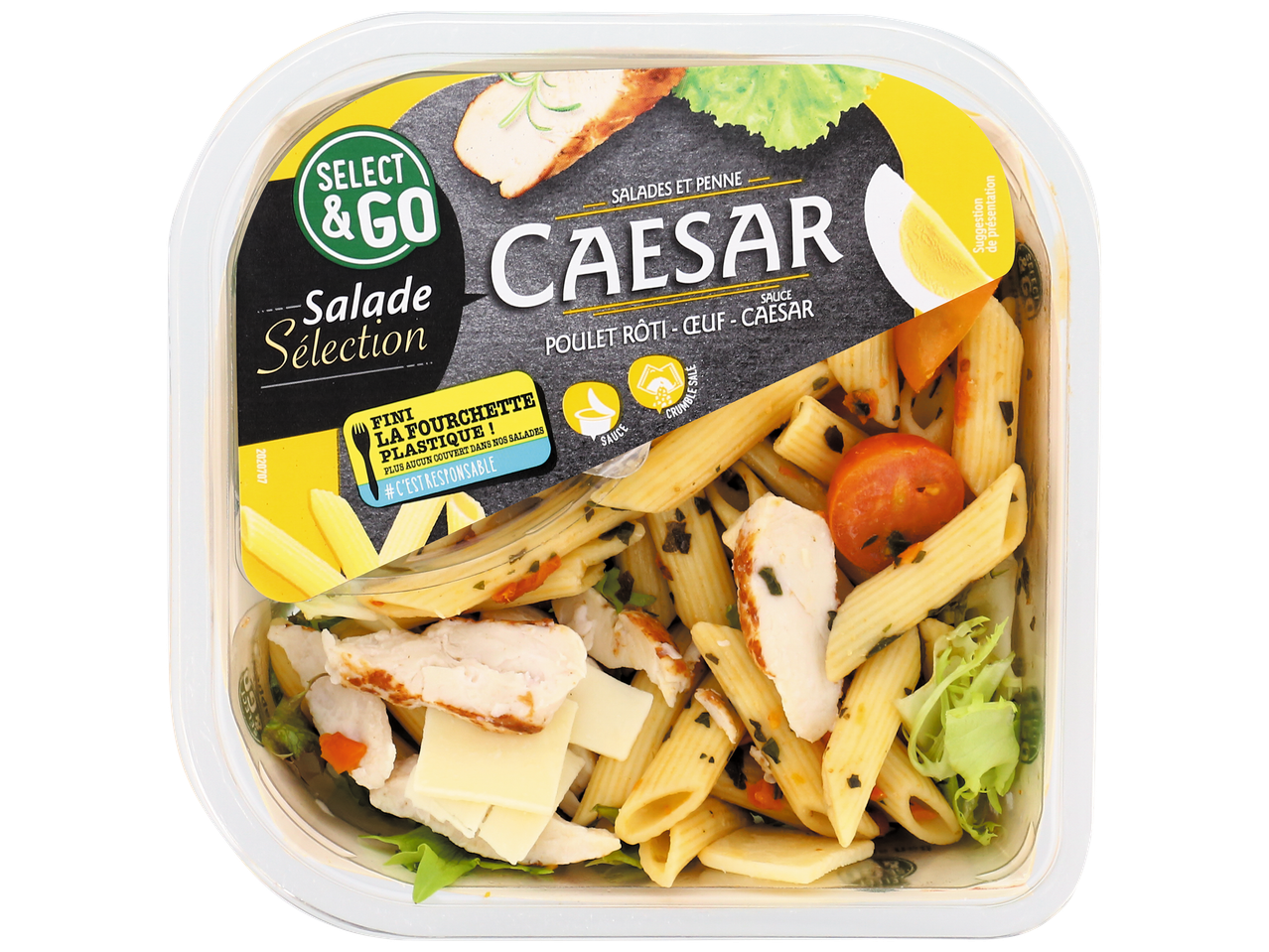Salade César avec poulet rôti, œuf et sauce, sans fourchette en plastique.