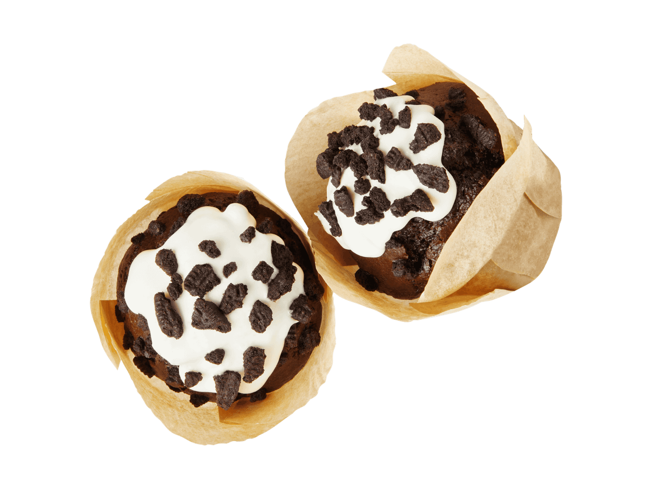 Deux muffins au chocolat avec glaçage blanc et miettes de biscuits.