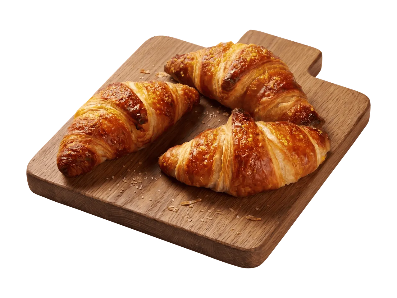 Kolme kullanruskeaa croissantia puisella leikkuulaudalla.