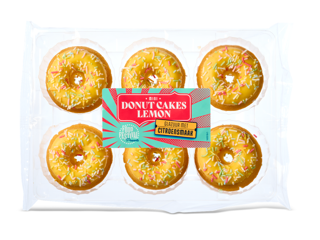 Zes mini donut cakes met citroenglazuur en gekleurde sprinkles in een plastic verpakking.