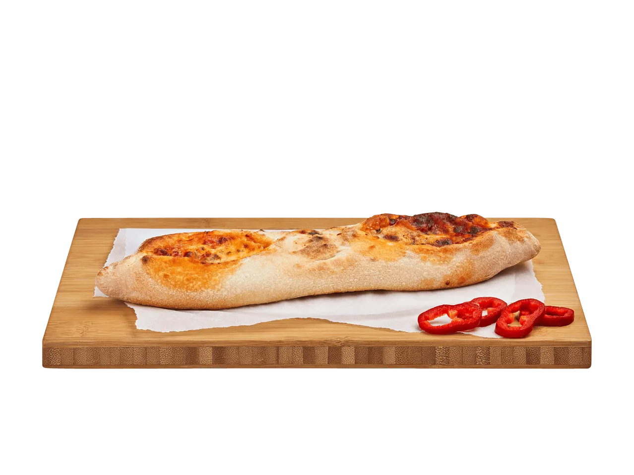 Pide mit Käse und Paprika auf einem Holzbrett