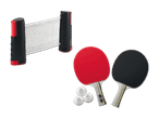 Tischtennis-Set mit Schlägern, Bällen und Netz.