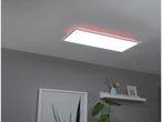 LED panel LIVARNO HOME z rdečo osvetlitvijo ozadja, nameščen na stropu.