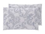 To puder med gråt og blåt paisley-mønster.