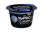 Danone YoPro áfonyás joghurt, 15 gramm fehérjével, magnéziummal és B9-vitaminnal.