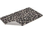 Χαλάκι μπάνιου με λεοπάρ σχέδιο σε μαύρο και μπεζ.