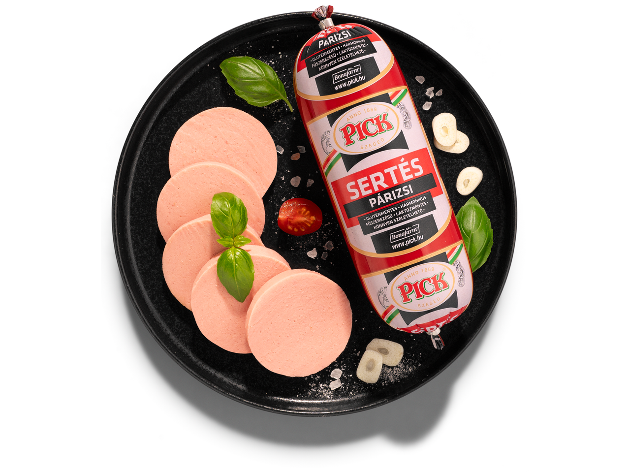 Pick Szeged kolbász: szeletek és egész kolbász.